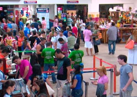 Aeroporto e porto de Parintins registram movimento recorde no Festival